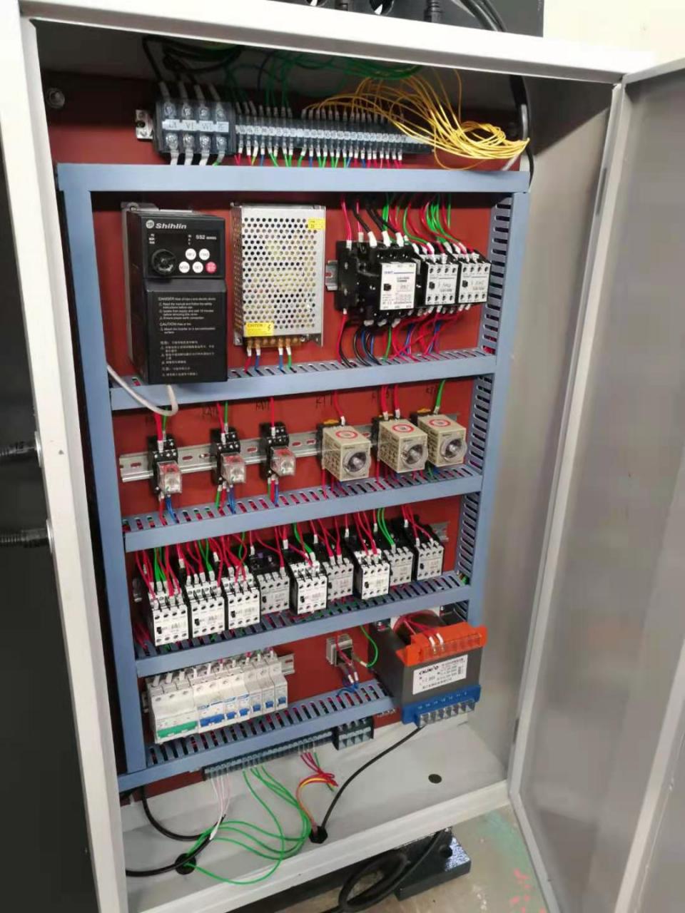 Wc67y-160 4000 Hydraulic Press Brake Cnc Metal Bending Machine For 4000mm Width Steel Wc67y-160 4000 hydraulisk kantpress Cnc metallbockningsmaskin för 4000 mm bredd stål